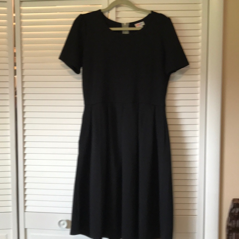 LuLaRoe black Amelia